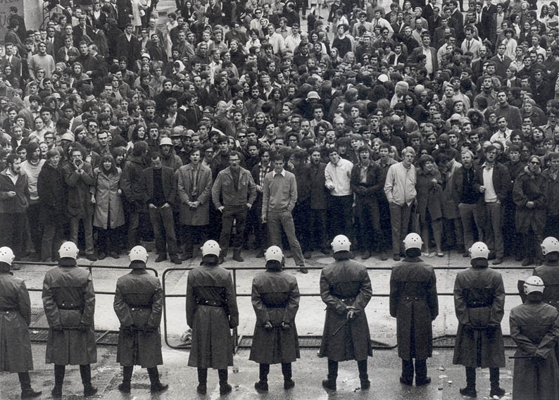 Demonstration vor der Universität Frankfurt a.M., 1969