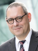 Porträtfoto Prof. Dr. Armin Schäfer