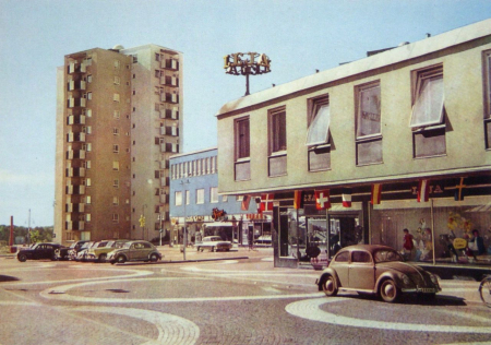 Ein Modellprojekt modernen Städtebaus: Zentrum von Vällingby im Nordwesten Stockholms, ca. 1950(Wikimedia Commons/Public Domain)