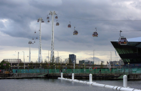 Wikimedia Commons, originalpickaxe, Emirates Cable Car, Royal Victoria Dock, London, July 2012 - panoramio, CC BY 3.0