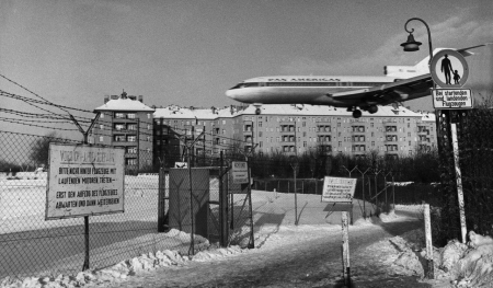 Landung einer Pan-Am-Maschine auf dem Flughafen Berlin-Tempelhof, 1971(bpk/Liselotte und Armin Orgel-Köhne)