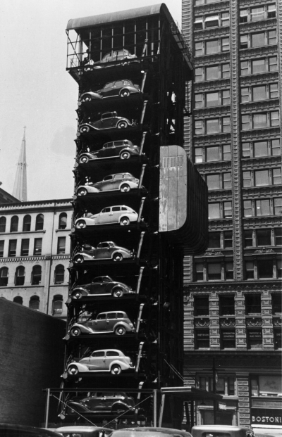 Vertikaler Parkplatz in Chicago, 1937 (bpk/Bernd Lohse)