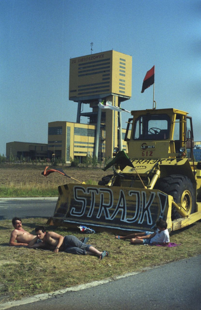 Miners during a general strike at the Sieroszowice Copper Mine owned by the KGHM Polska Miedz SA copper combine in Sieroszowice, Poland, 10 August 1992 (picture-alliance/PAP/Adam Hawalej)