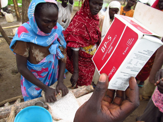 Distribution of BP-5 in Yusuf Batil Refugee Camp, Upper Nile State, South Sudan, July 2012  (photo: Tom Scott-Smith)