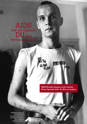 Abb. 11: »AIDS hat ein Gesicht / DU bist herausgefordert«. Deutsche AIDS-Hilfe e.V., Bundesrepublik Deutschland, 68,0 x 48,0 cm, 1992 (Foto: Ines de Nil; Deutsches Plakat Museum im Museum Folkwang, Essen)