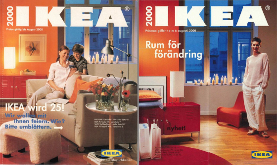 Links: IKEA-Katalog Deutschland 2000, Titelseite (© Inter IKEA Systems B.V.) Rechts: IKEA-Katalog Schweden 2000, Titelseite (© Inter IKEA Systems B.V., URL: https://ikeamuseum.com/en/digital/ikea-catalogues-through-the-ages/2000s-ikea-catalogues/2000-ikea-catalogue/)