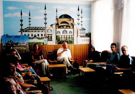 Besuch einer Studierendengruppe der Kirchlichen Hochschule Bethel in einer Bielefelder Moschee