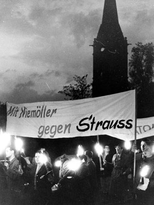 Demonstration verschiedener Frankfurter Jugendverbände am Vorabend des 1. Mai 1959