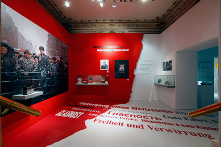 Ausstellungsraum zur Auflösung der sowjetischen Herrschaft und den ambivalenten Folgen für die jüdische Bevölkerung