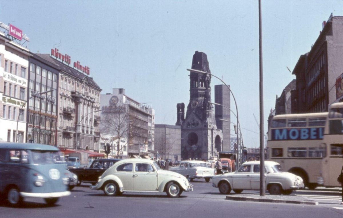 Kurfürstendamm/Ecke Joachimstaler Straße Kurfürstendamm/Ecke Joachimstaler Straße