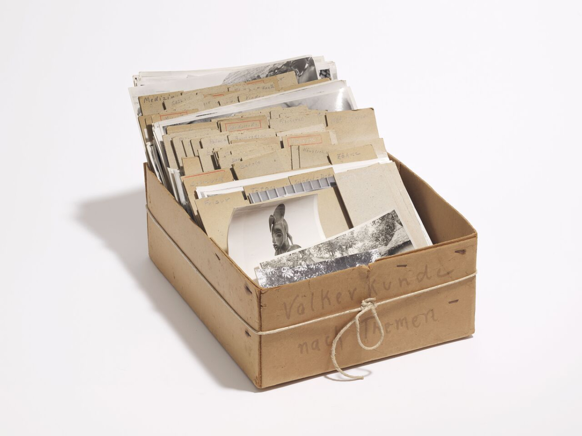 Zettelkasten von Hans Himmelheber, »Völkerkunde nach Themen«, 1960–1970 (Schriftenarchiv Museum Rietberg, HH.08-01, Foto: Rainer Wolfsberger, © Museum Rietberg Zürich)