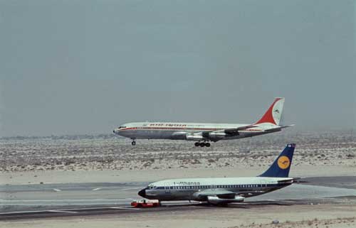 Die Oktober 1977 entführte Lufthansa-Maschine auf dem Rollfeld in Mogadischu (dpa)