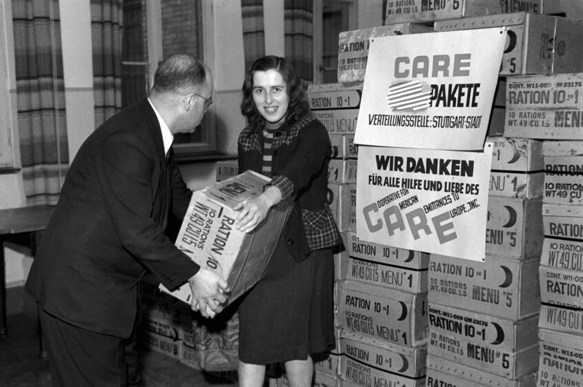 Verteilung von CARE-Paketen in der US-Zone