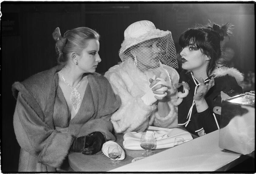 »Bildnis einer Trinkerin« (1979): Filmszene in der Destille Paulemann (Darstellerinnen: Tabea Blumenschein, Lutze, Nina Hagen)