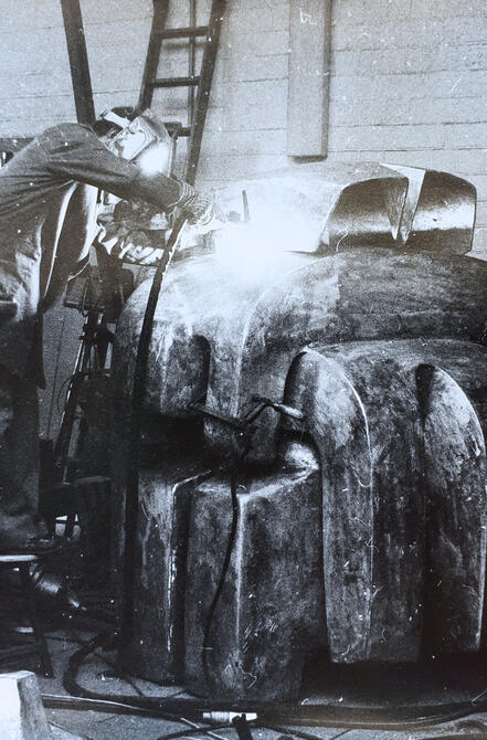 Bearbeitung der vergrößerten Plastik bei der Gießerei Kraas in Berlin, August 1979